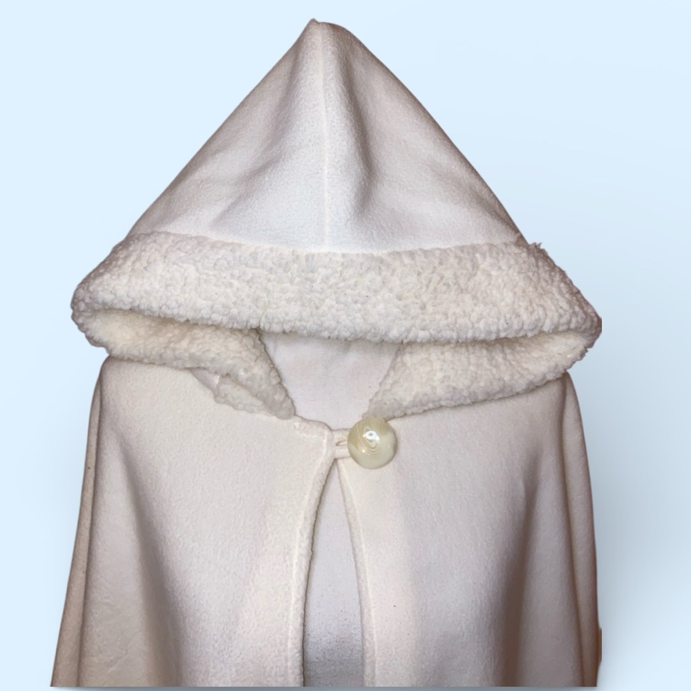 LE MODA Hooded Cape Shaw Poncho One Size Fits All in Cream/Winter White - Picture 4 of 6